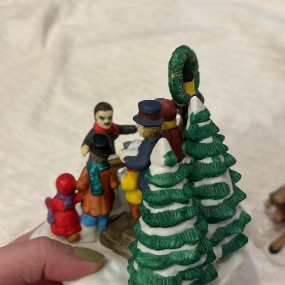 Dicken’s Collectibles Christmas Village pieces - Picture 3 of 11